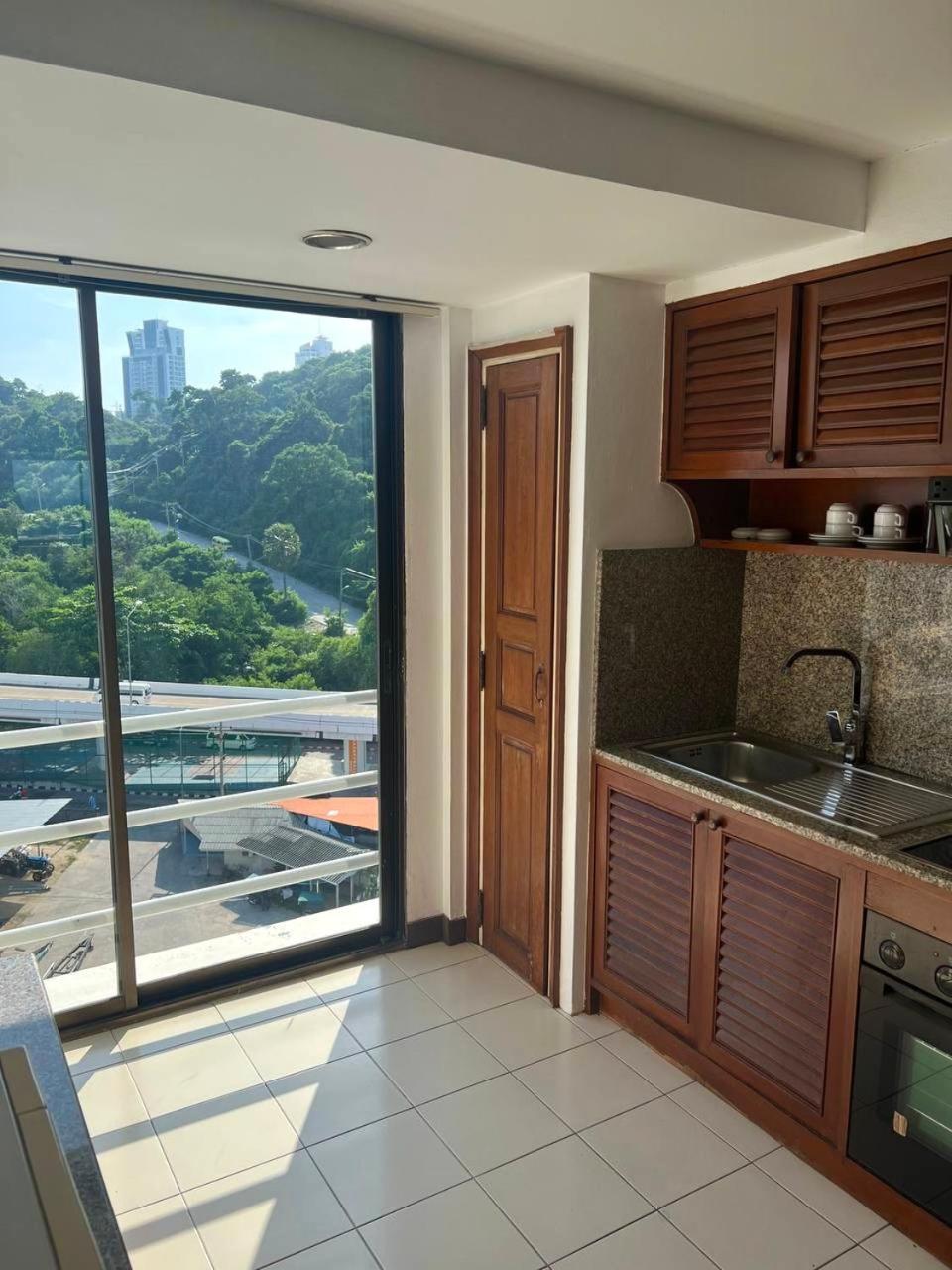 The Monaco Residence Патая Екстериор снимка
