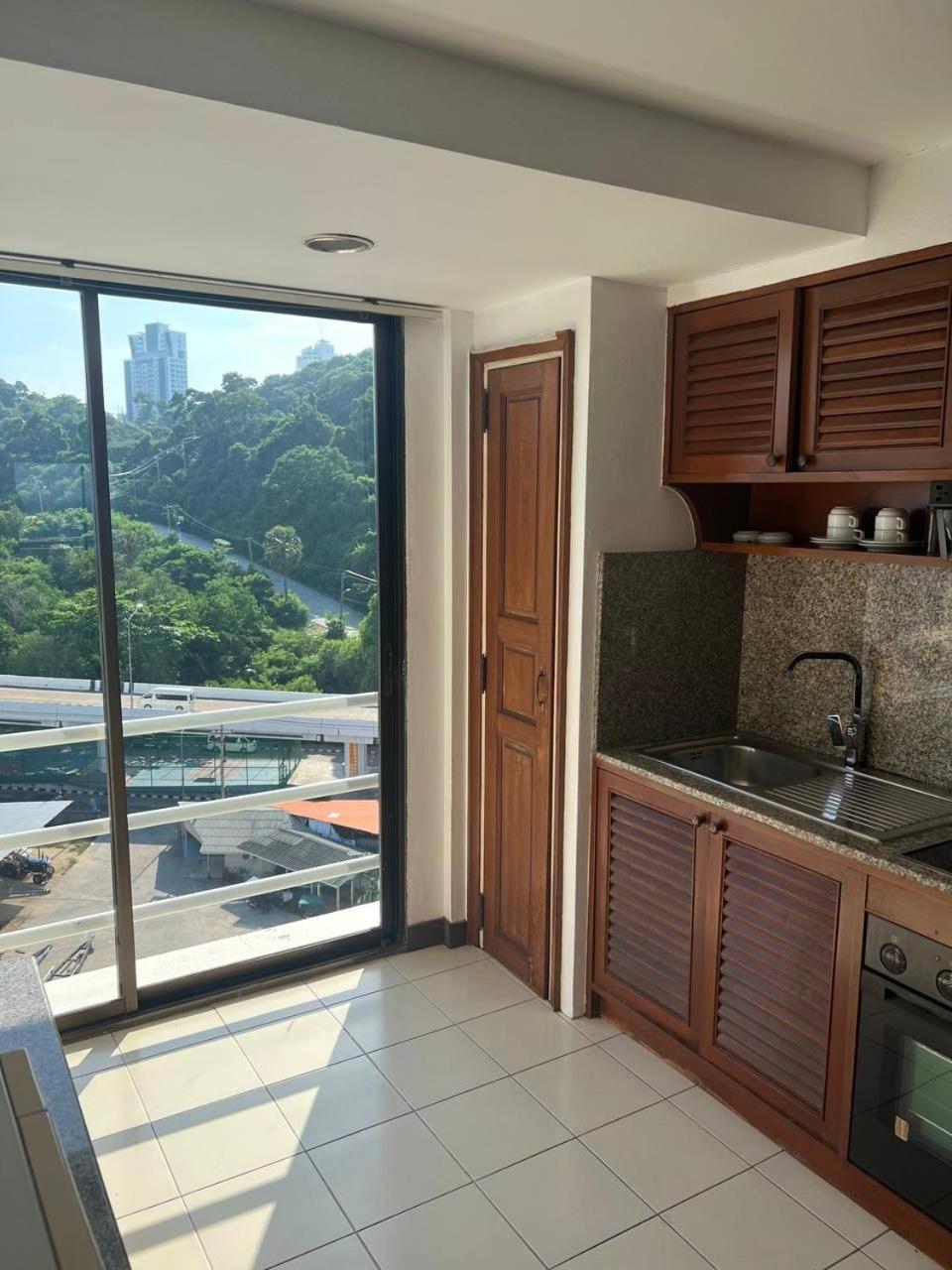 The Monaco Residence Патая Екстериор снимка